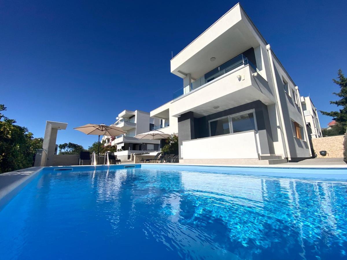 Fantasy Pool Villa Novalja Exterior photo