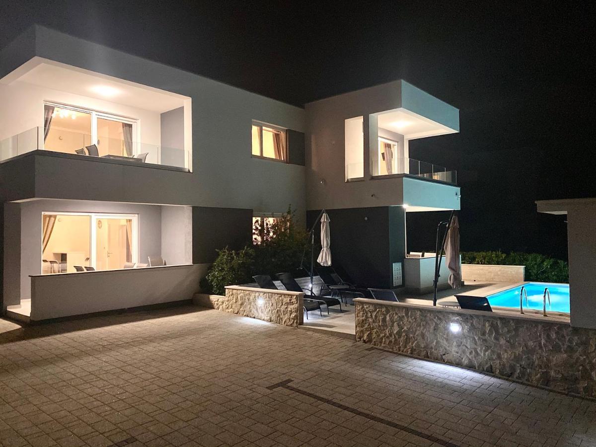 Fantasy Pool Villa Novalja Exterior photo