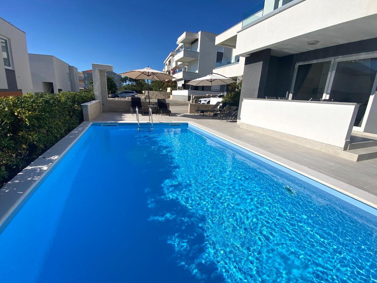 Fantasy Pool Villa Novalja Exterior photo