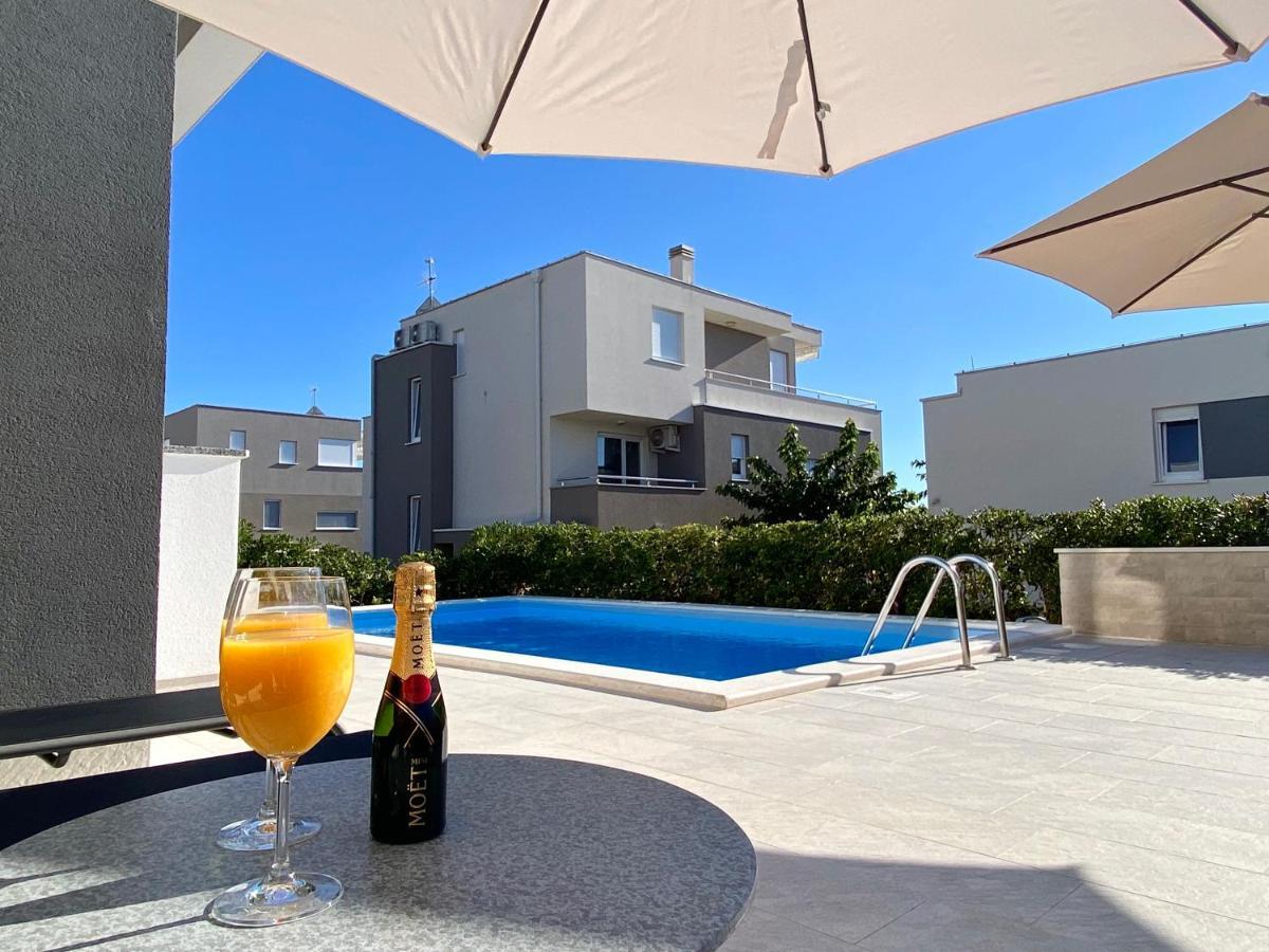 Fantasy Pool Villa Novalja Exterior photo