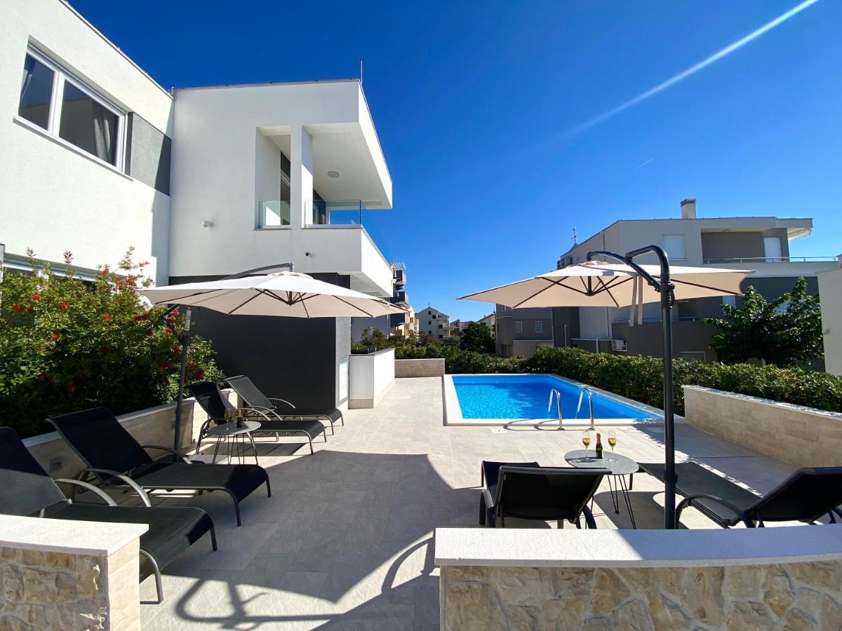 Fantasy Pool Villa Novalja Exterior photo